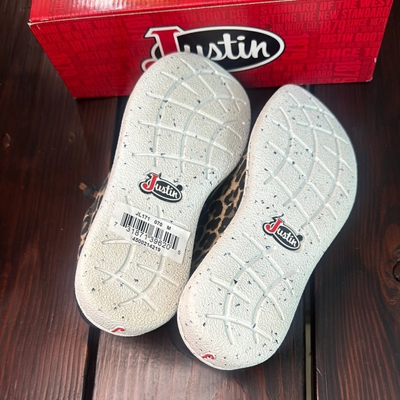 Justin Boots Camouflage Leopard Moccasins - Picture 11 of 12